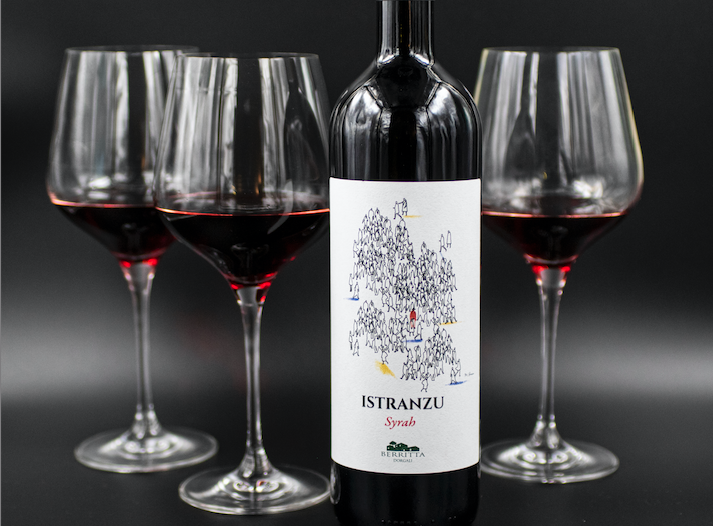Il vino Istranzu, Syrah in purezza, della Cantina Berritta. 